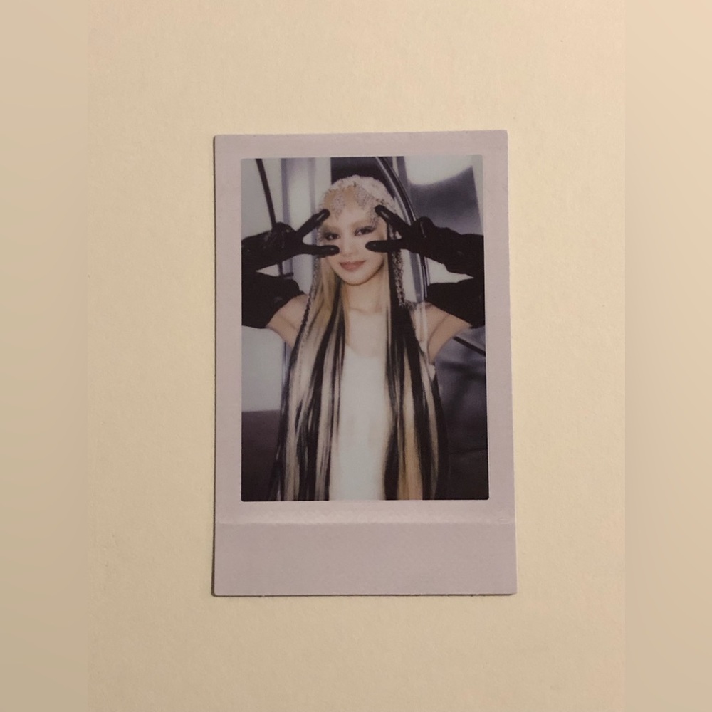 Blackpink Bornpink ALBUM POLAROID LISA Gray VER